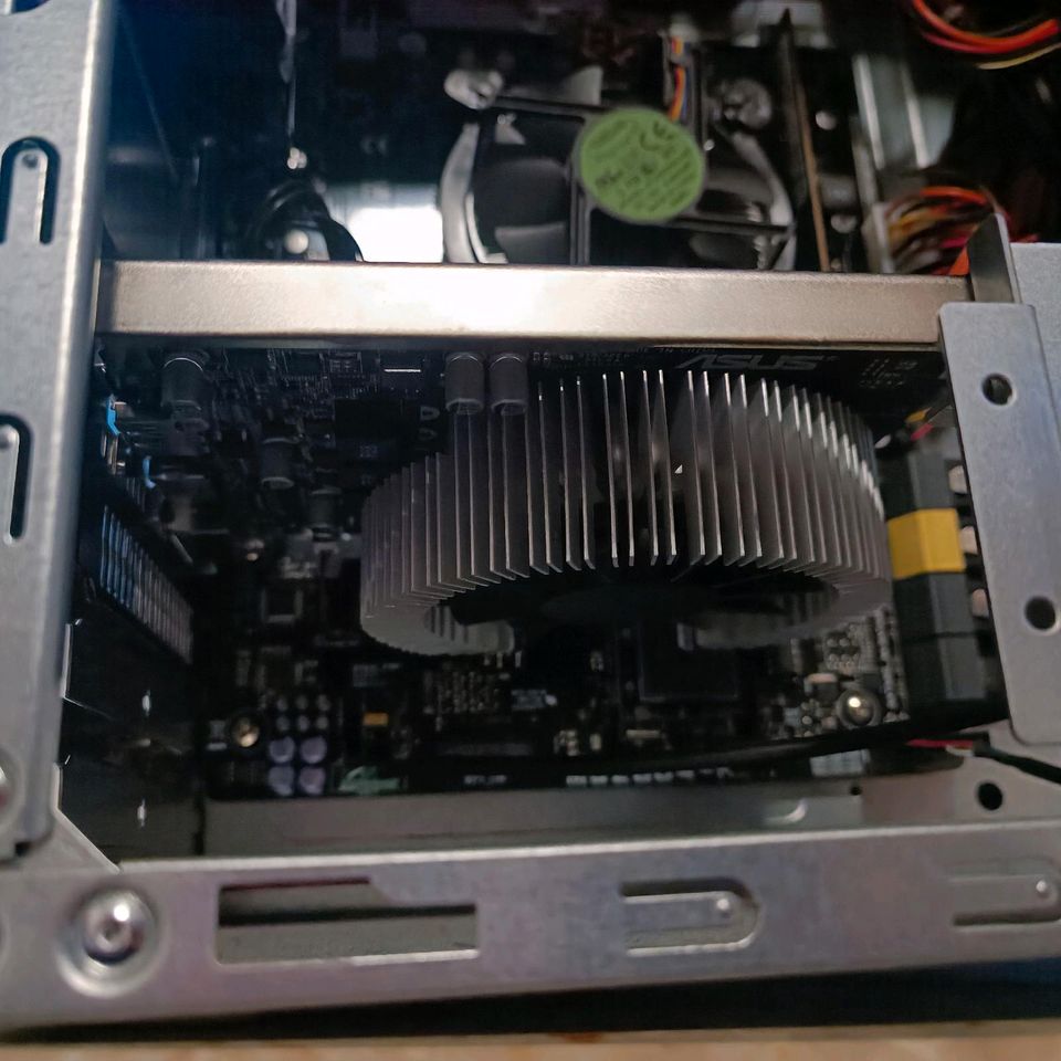 Asus alter gaming PC i5-7400, 8GB RAM, Nvidia GTX 1050 2GB VRAM in Königslutter am Elm