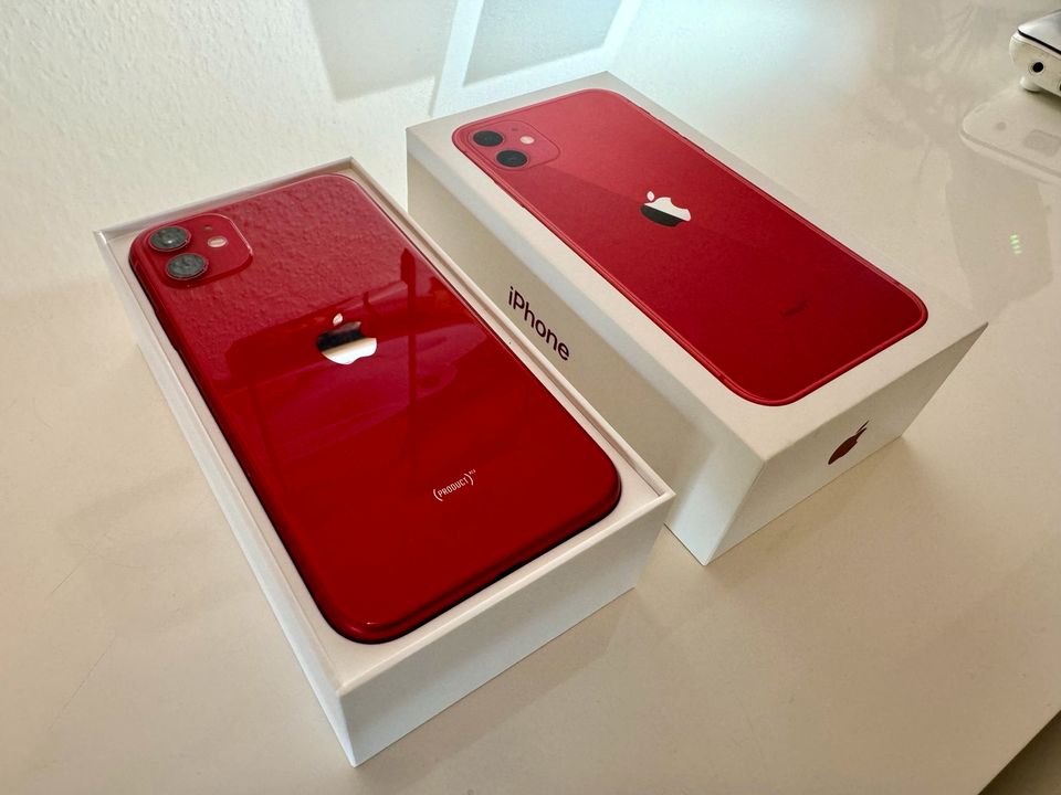 IPhone 11 Product Red, neuwertig in Euskirchen