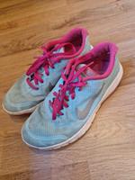 nike Turnschuhe  gr.37,5 Rheinland-Pfalz - Mehring Vorschau