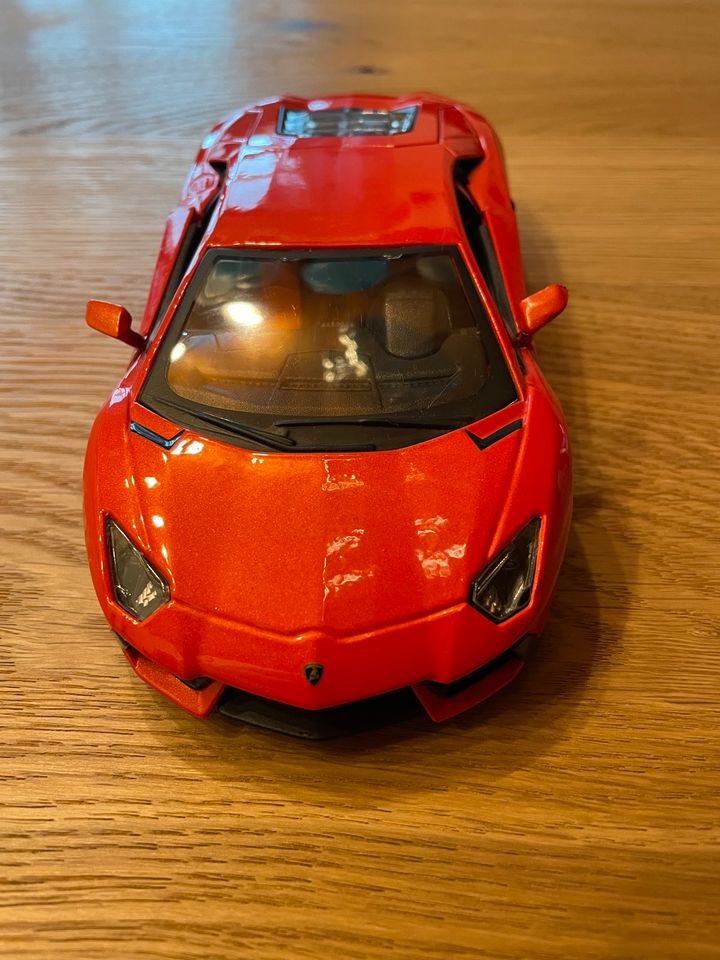 Maisto Modellauto 1:24 Lamborghini Aventador LP 700-4 in Dingolfing