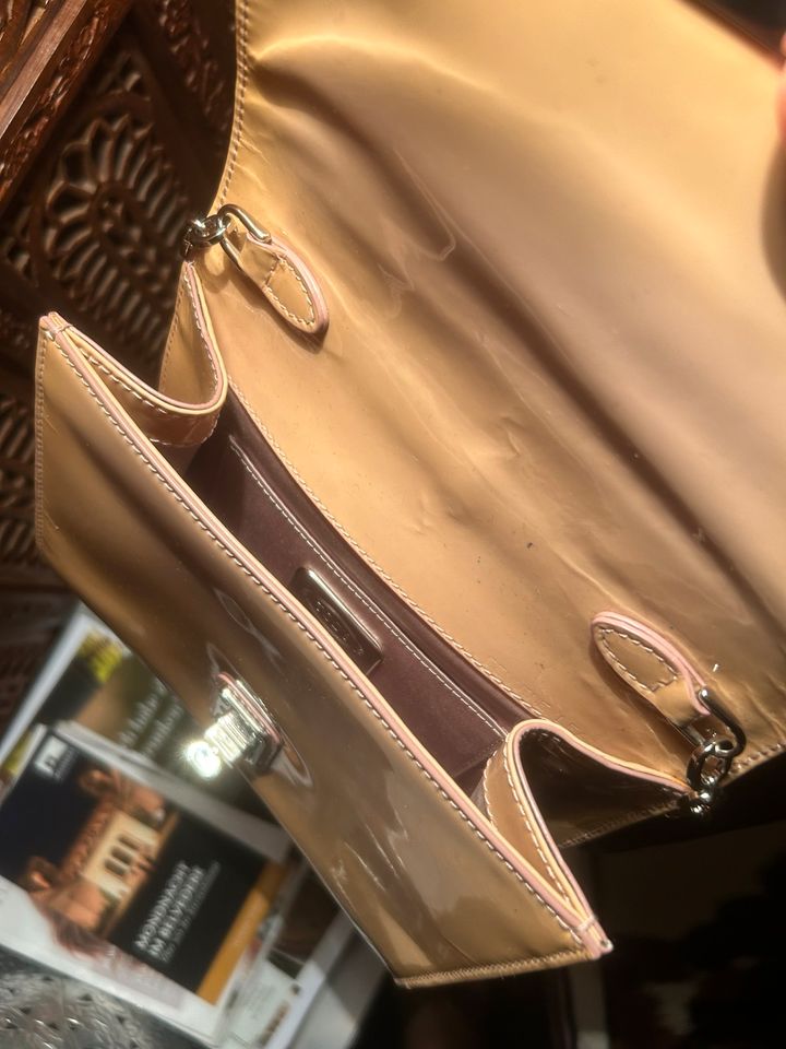 Kleine Tods Tasche in  beigerosé silberne Hardware in Dresden