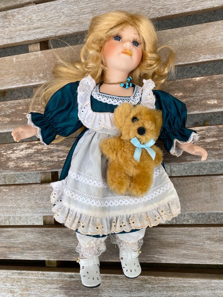 Porzellan Puppe Mädchen in Uetersen