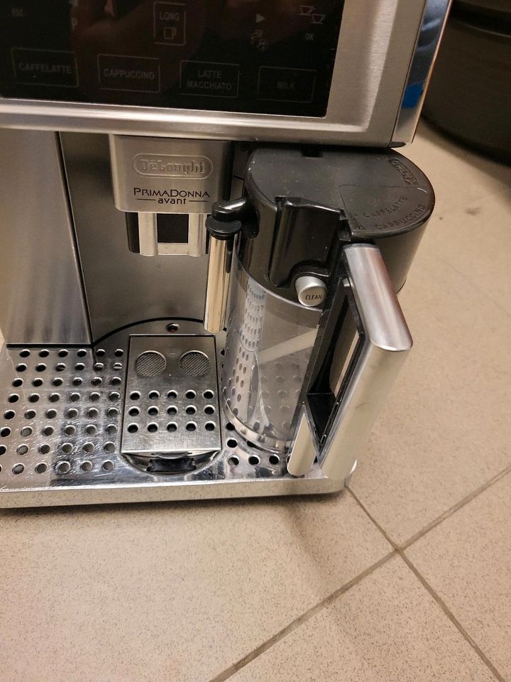Kaffeevollautomat DeLonghi in Bremen