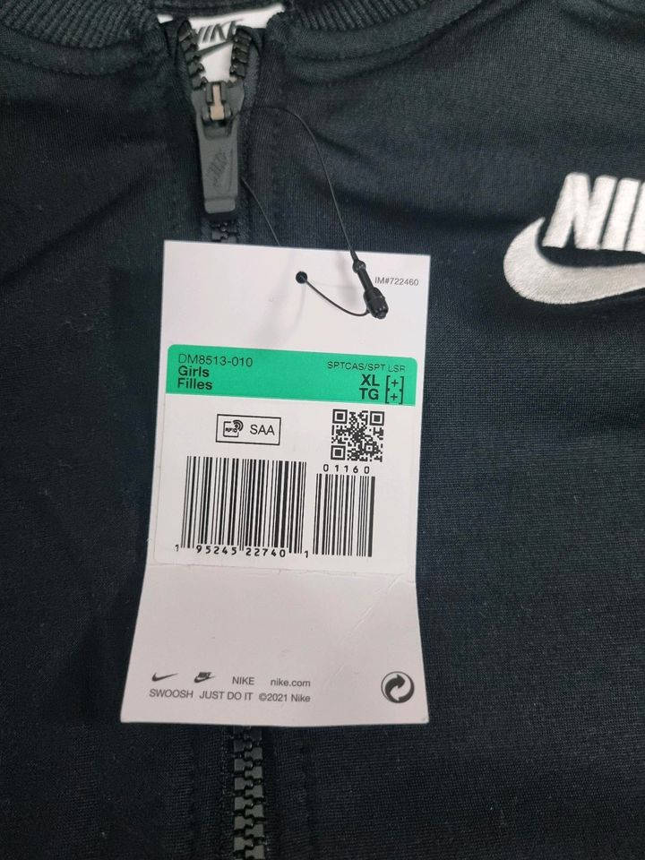 NIKE JOGGING ANZUG!! NEU!! GRÖßE XL! FÜR MÄDCHEN in Bremerhaven