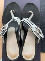 Prada Zehensandalen, Leder, weiß, Gr. 36 ½ –  guter Zustand Bad Godesberg - Pennenfeld Vorschau