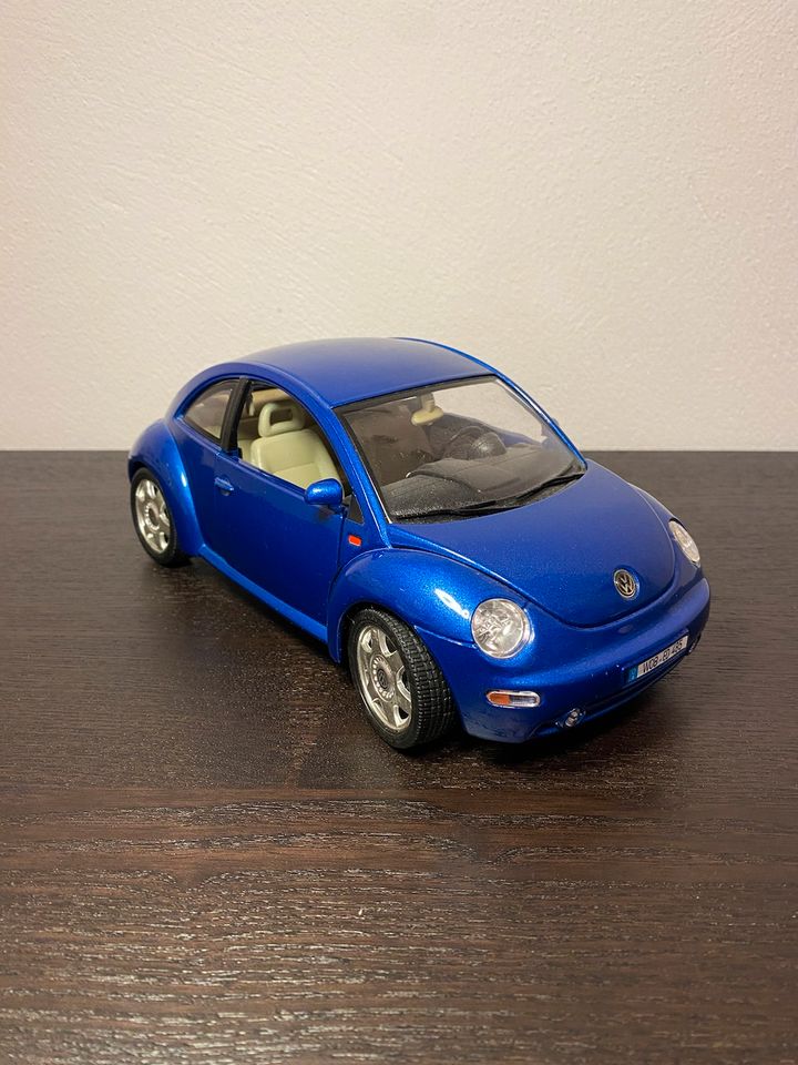 VW New Beetle Modellauto 1:18, Burago, aus Sammlung,Blau in Bielefeld