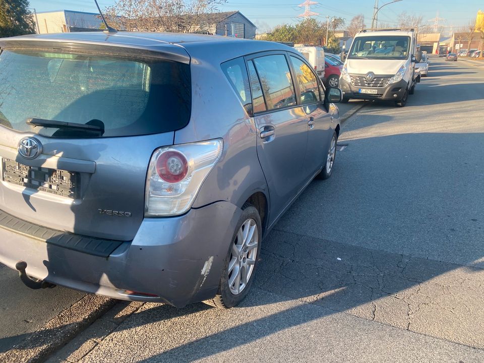 Toyota Verso 2010 AR2  Schlachtfest Motor Getriebe Tür Heckklappe in Dortmund