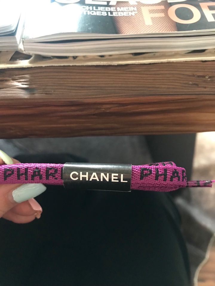 Chanel Pharrell Schnürsenkel 3 Stück in Remseck am Neckar