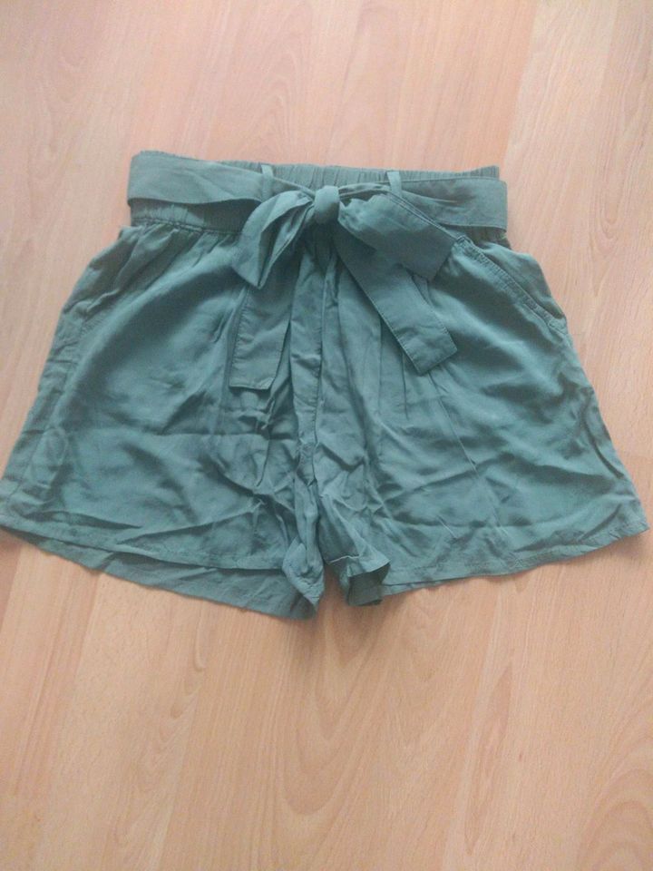 3Tlg.Set Shorts Hose Kurz Schwarz  Blau Khaki Olivgrün Gr.XS NEU! in Villingen-Schwenningen