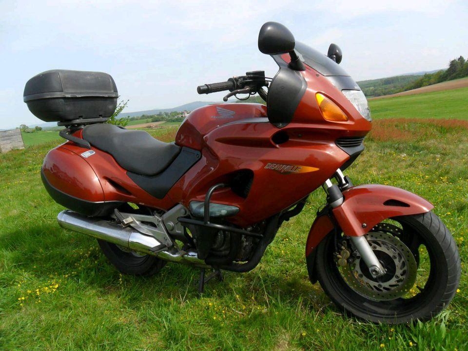 Honda NT650V DEAUVILLE in Felsberg