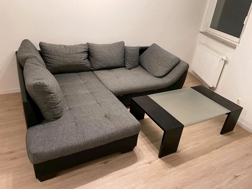 Couch Sofa  mit Couchtisch in Darmstadt