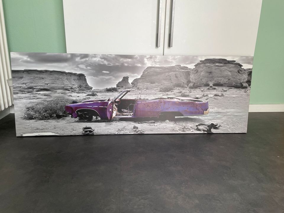 Großes Wandbild / „Retro-Auto in der Colorado Wüste“ in Halle (Westfalen)
