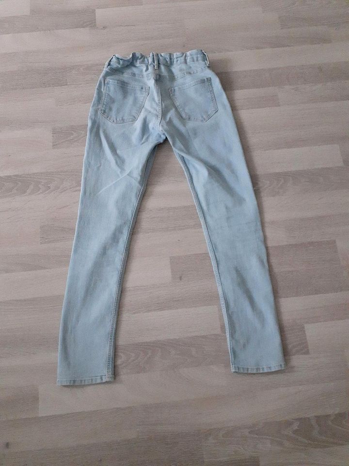 Schöne H&M Jeans hellblau GR 146 Mädchen in Rheine