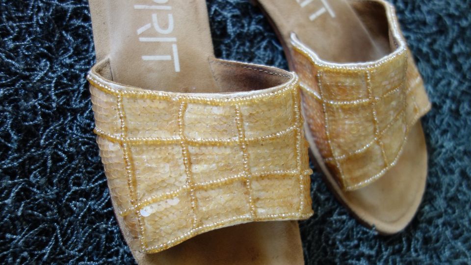 ESPRIT Damen Schuhe Gr. 36 in gold Pantoletten Sandalen in Döhlau
