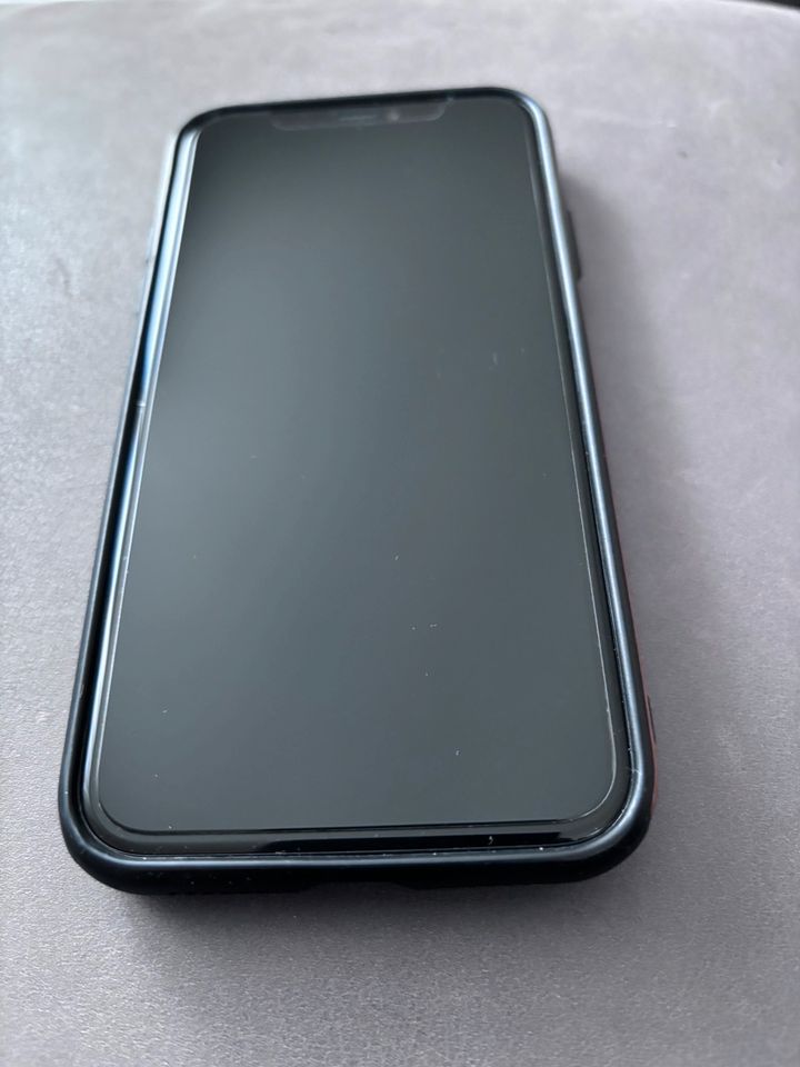 iPhone 11 64 GB Black mit OVP+ Extras in Kiel