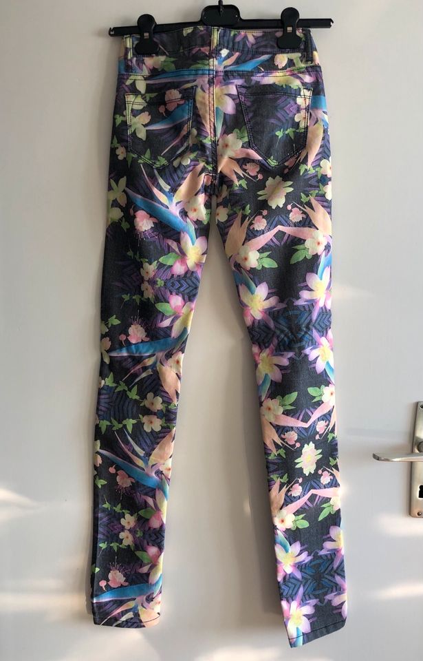 Tally Weijl Skinny Hose - 32 XXS - geblümt bunt Print low waist in Rödermark