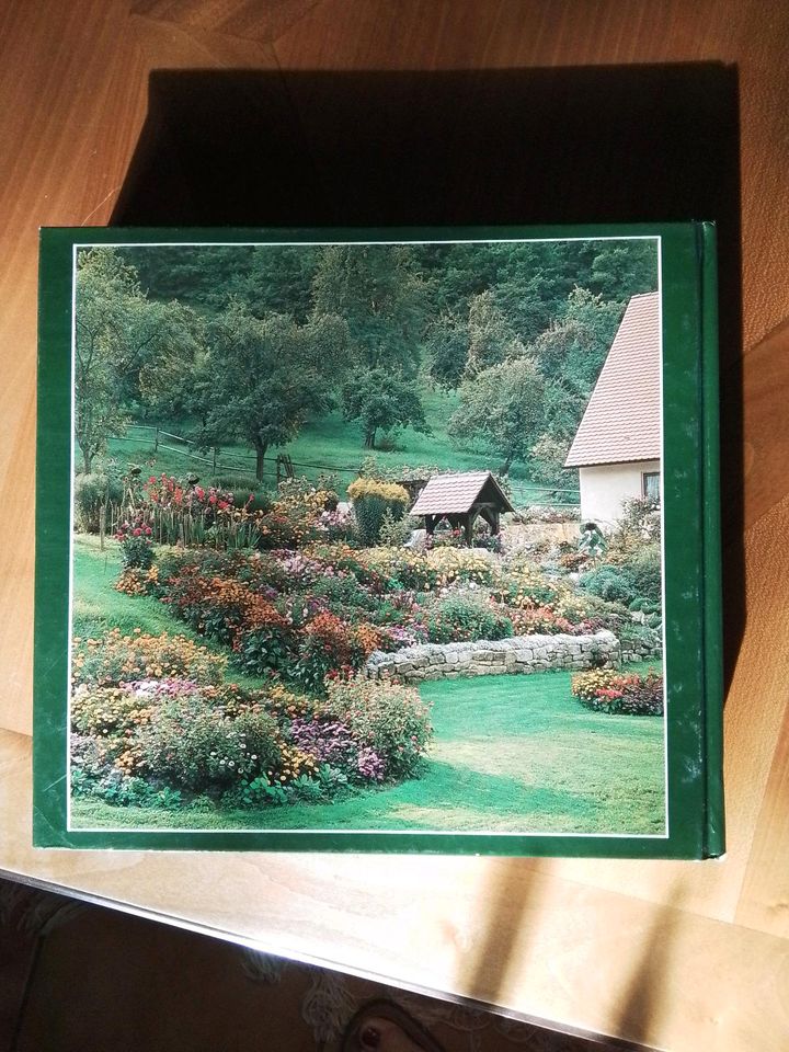 Gartenbuch 'Mit Erfolg durchs Gartenjahr ' in Waibstadt