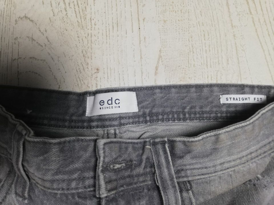 EDC Shorts Gr. 30 Top in Baumholder