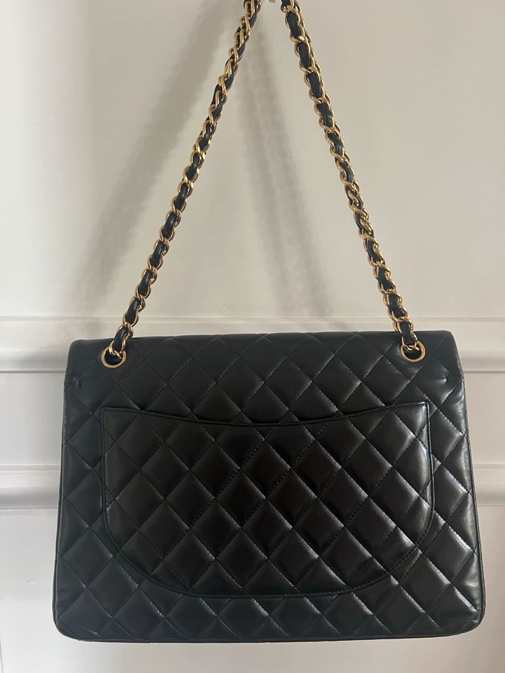 Chanel Maxi Double Flap Bag, schwarz mit Gold in Düsseldorf