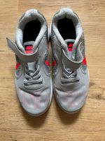 Nike Sneaker grau Klettverschluss Gr.32 top Zustand Sachsen-Anhalt - Weißenfels Vorschau