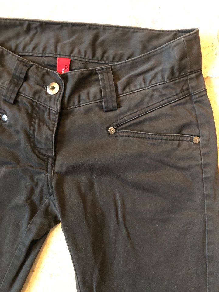 Damenhose schwarz Größe 36 Vero Moda Röhrenjeans in Neustadt am Rübenberge