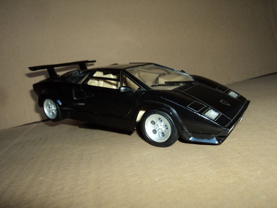 Lamborghini Countach 5000 schwarz Maßstab 1/18 - Top Zustand in Schmalkalden