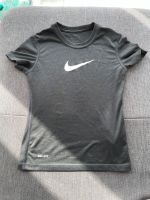 Schwarzes  Nike Shirt Gr. 128/132 Baden-Württemberg - Neubulach Vorschau