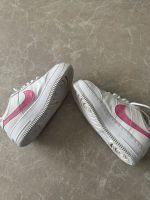 Nike Air Force 1 Sneaker in Weiß und Pink Nordrhein-Westfalen - Remscheid Vorschau