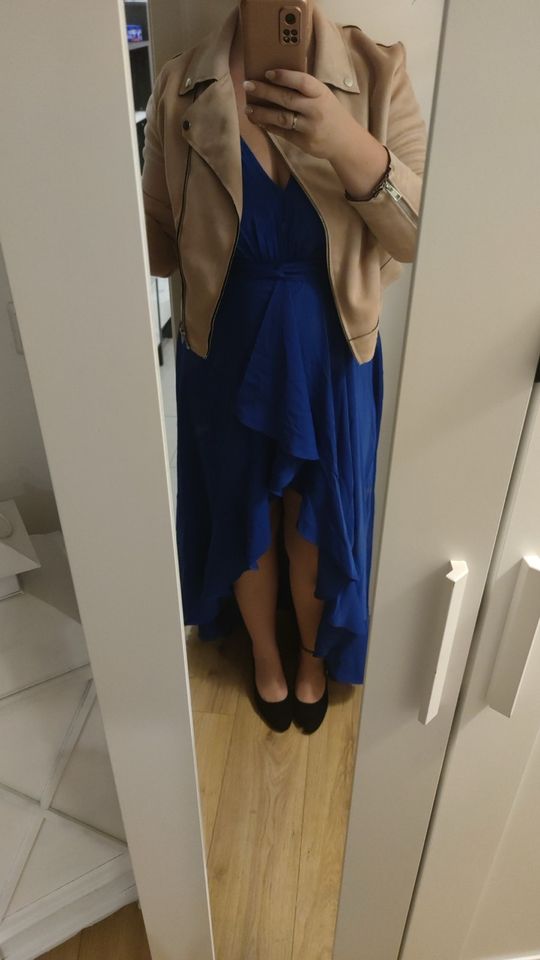 Blaues Kleid in Egling a.d. Paar