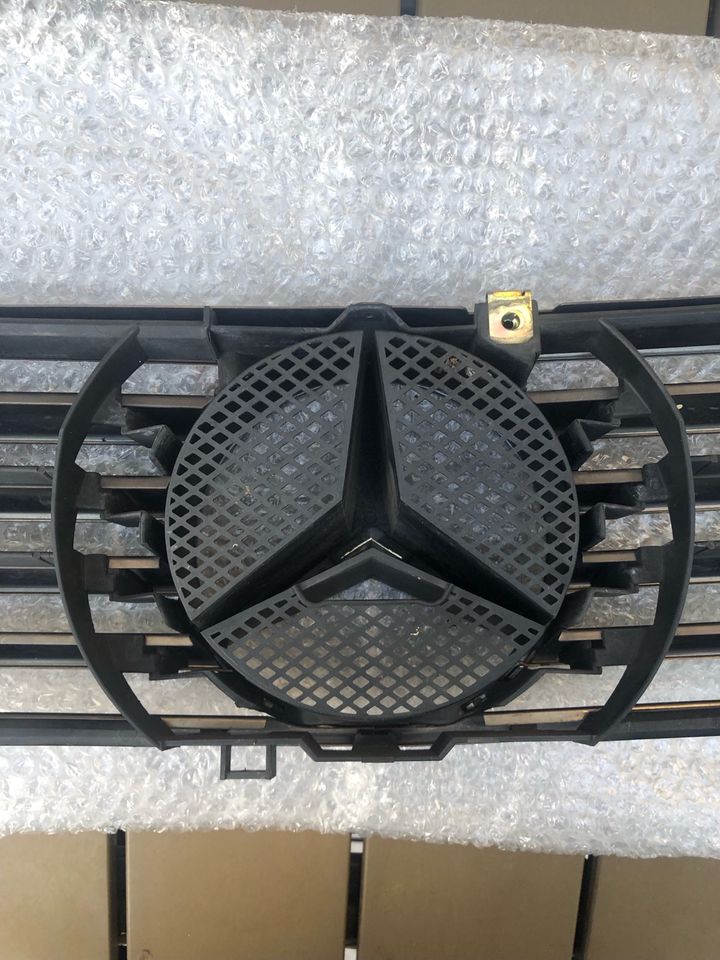 Mercedes SL R129 Kühlergrill Grill für Bastler in Baldham