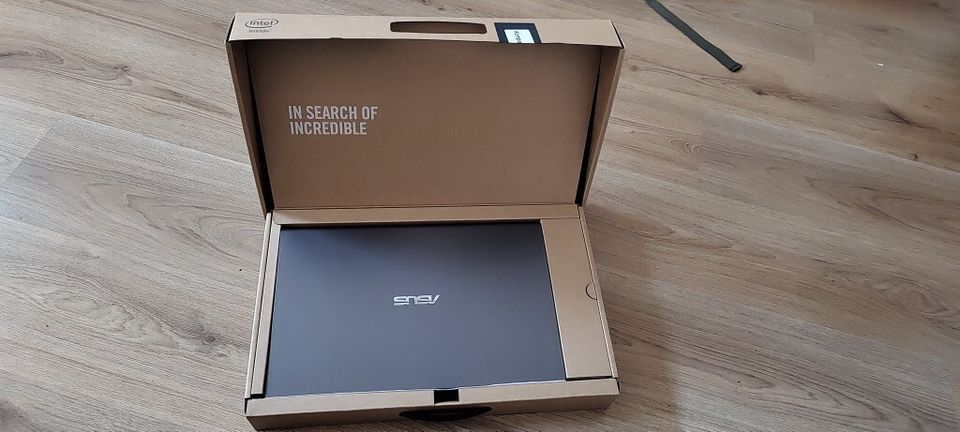 ASUS VivoBook Notebook mit 14,0 Zoll Display, Core i3, 8 GB RAM in Hamburg