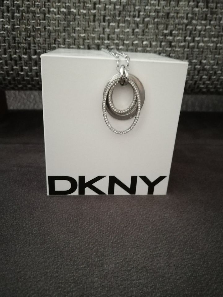 Kette Halskette // Edelstahl // DKNY // Motiv: 5 Kreise in Bayern -  Altenmarkt | eBay Kleinanzeigen ist jetzt Kleinanzeigen