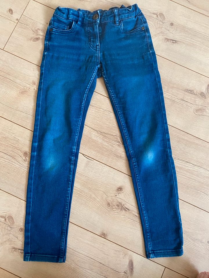 Jeans, verstellbarer Bund, Gr. 140 in Amberg b. Buchloe