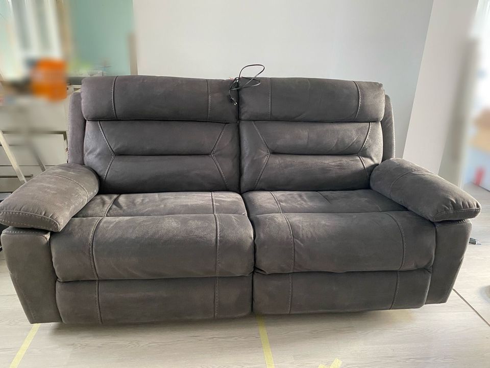 Sofa 2,5-Sitzer - grau - mit Relaxfunktion - 196 cm breit in Würzburg