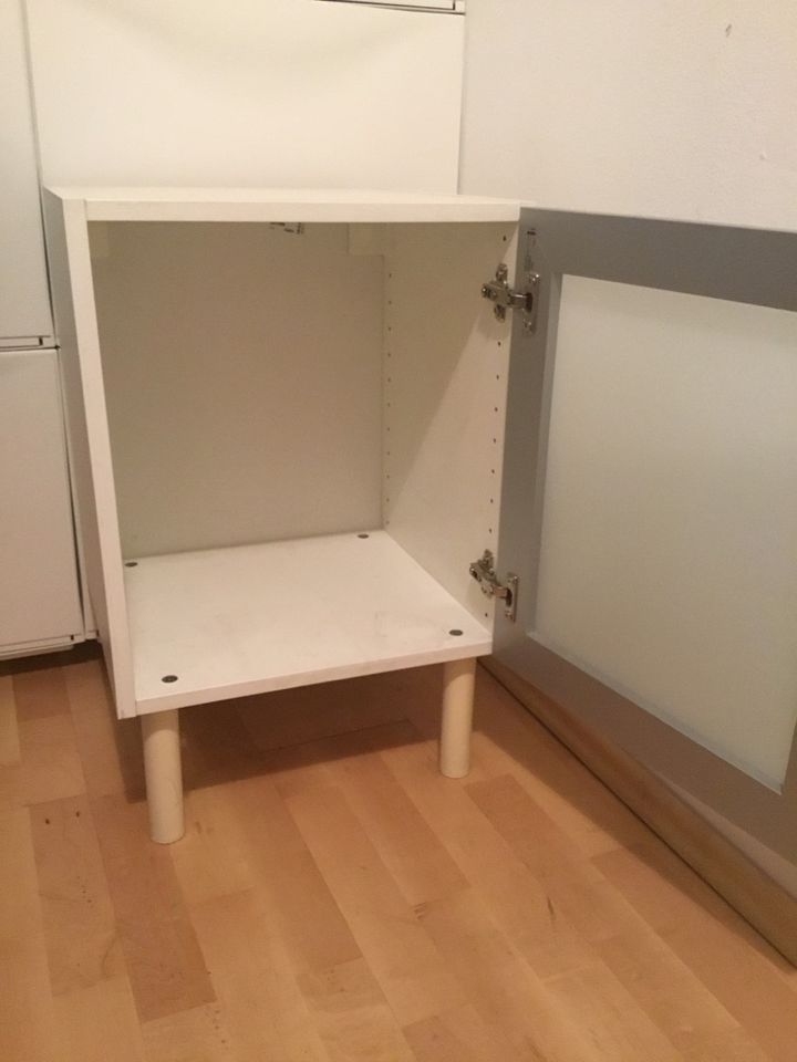 Ommen, Ikea Schrank in Frankfurt am Main