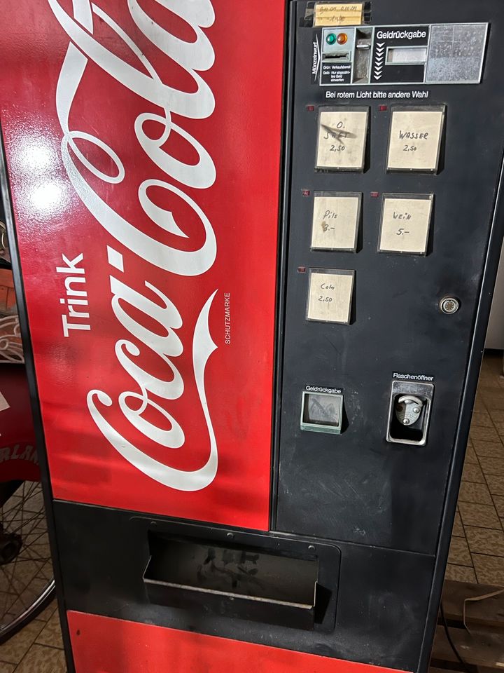 Coca Cola Automat mit D-Mark Münzen in Essen