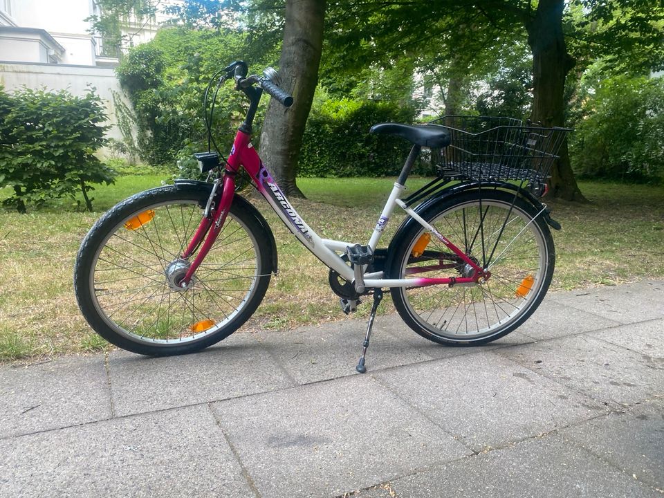Biete voll funktionsfähiges Kinder Rad mit Korb 24 Zoll in Hamburg