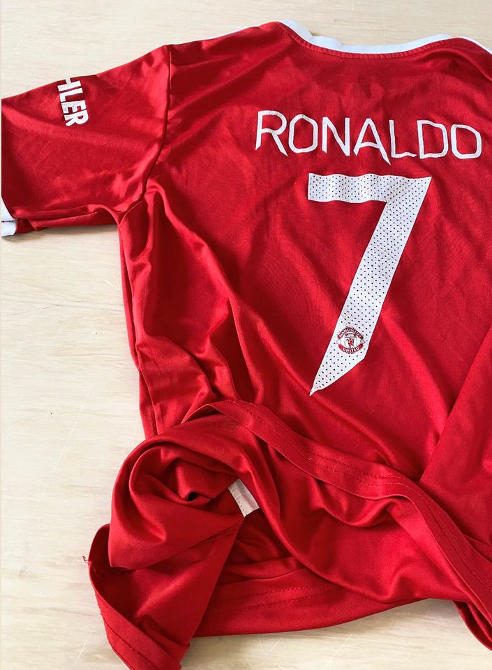 Manchester united CR.Ronaldo Fußball Trikot Gr.M in Hamburg