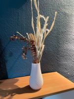 Kunststoff Vase Weiß mit Trockenblumen Dekoration Blumen Nordrhein-Westfalen - Bottrop Vorschau