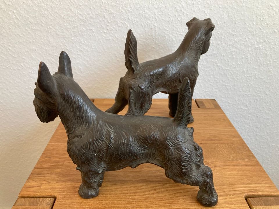 Scottish Terrier & Airdaleterrier, Metallguss, 2 Hundefiguren in Igersheim