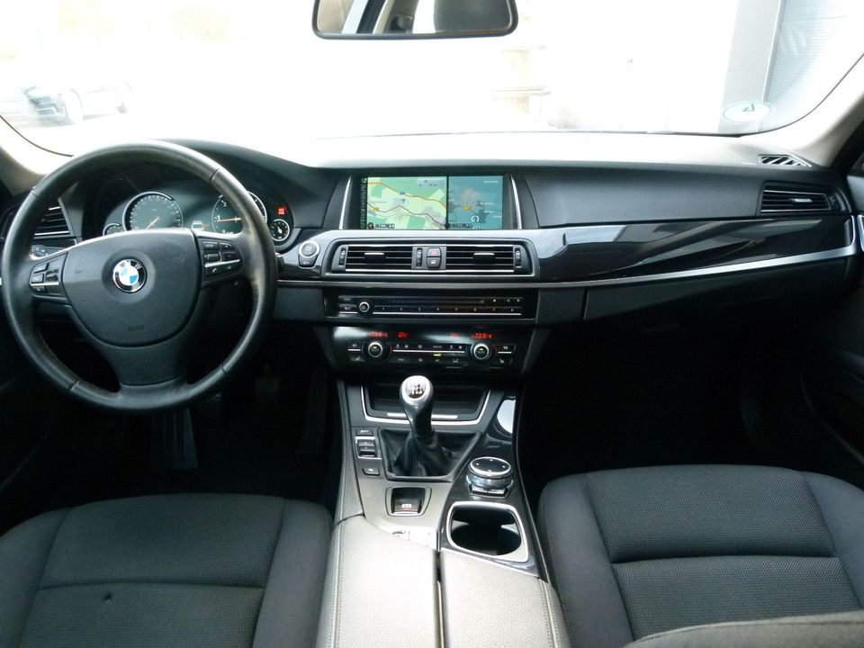 BMW 525d Lim  KeylessGo  AHK  PDC  Navi  Bi-Xenon in Aßlar