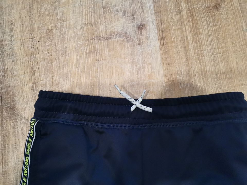 Kurze shorts/ sporthose!!! Gr. 134 /140 in Zwenkau