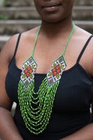 Ethnische Halskette aus Glasperlen, grün rot Pankow - Prenzlauer Berg Vorschau