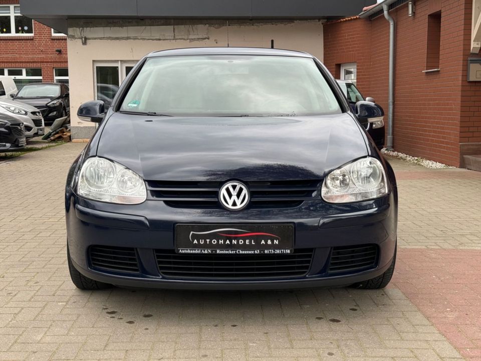 Volkswagen Golf V Lim. Comfortline *1,6*TÜV NEU* in Güstrow