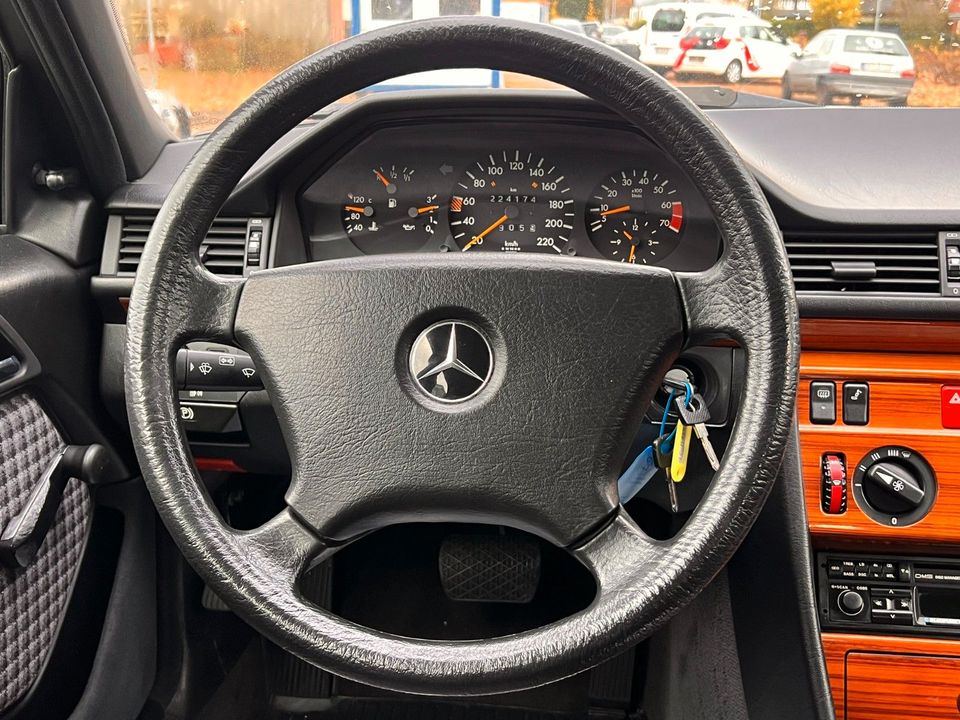 Mercedes-Benz 230  Benzin   3.Hand Automatik in Lohne (Oldenburg)