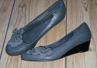 Ariane Pumps Ballerinas Keilabsatz Gr. 41 Sachsen - Weischlitz Vorschau
