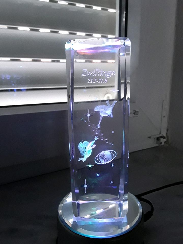 3D GLAS Hologramm Glasquader Zwilling  Farbwechsel  Absolut Neuw. in Seligenstadt