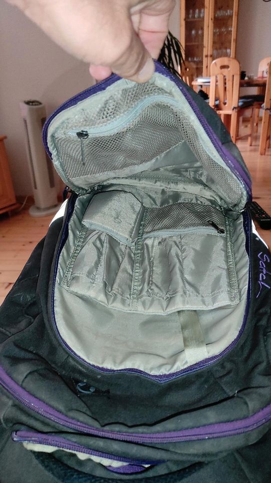 Satch Schulrucksack Purple Hibiscus Schwarz Lila + Turnbeutel in Einbeck