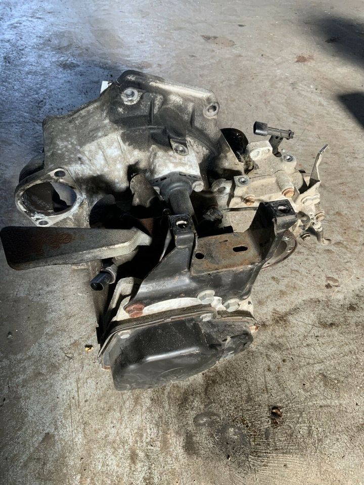 Schaltgetriebe Getriebe Audi Seat Skoda VW JCZ 1,4 TDi  14820 in Buko