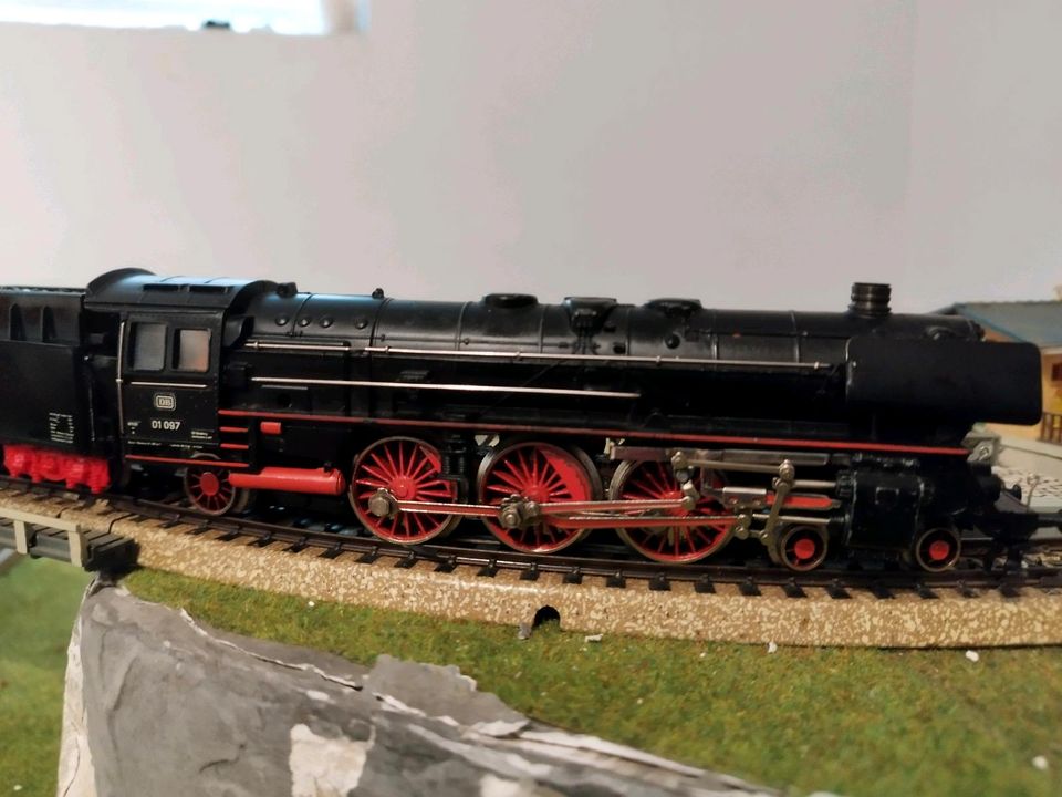 Märklin Dampflok H0 3048 BR01 Wechselstrom analog in Timmendorfer Strand 